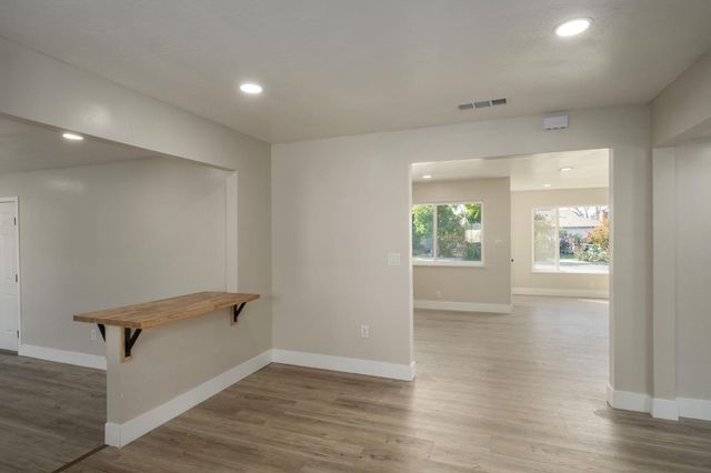 5186 N Callisch Avenue, Fresno, CA 93710