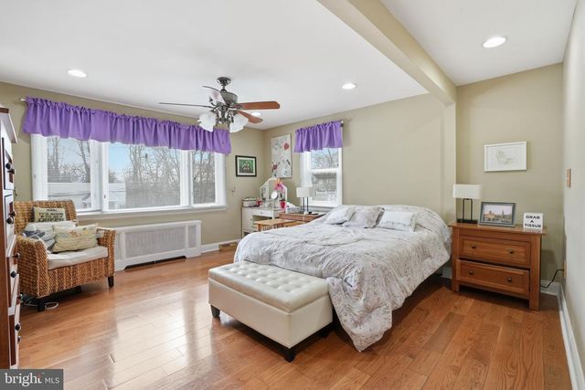 100 HILLCREST AVE, Morrisville, PA 19067