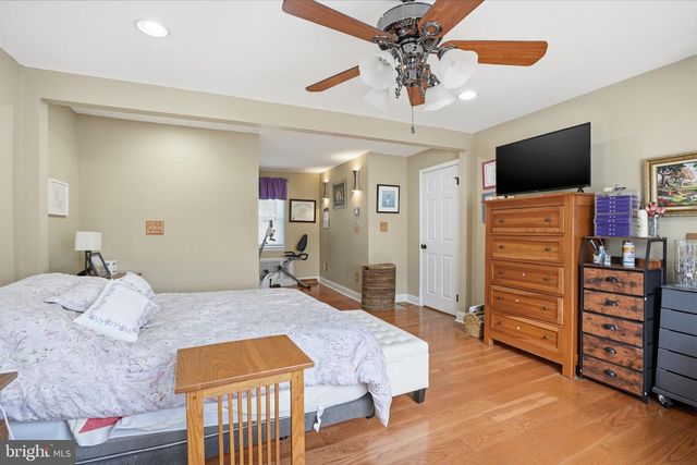 100 HILLCREST AVE, Morrisville, PA 19067