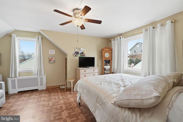 100 HILLCREST AVE, Morrisville, PA 19067