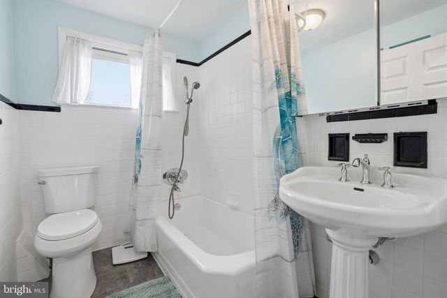 100 HILLCREST AVE, Morrisville, PA 19067