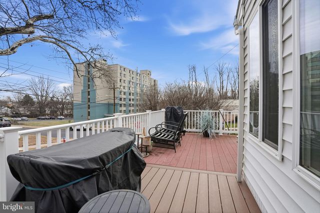 100 HILLCREST AVE, Morrisville, PA 19067