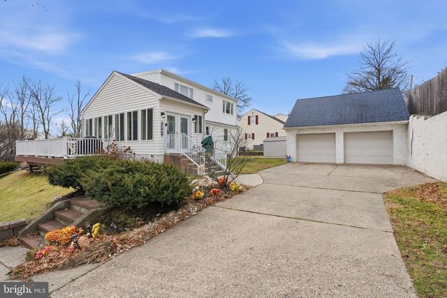 100 HILLCREST AVE, Morrisville, PA 19067