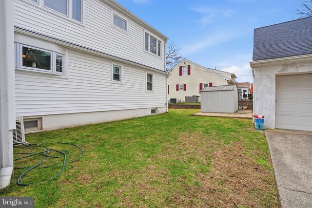 100 HILLCREST AVE, Morrisville, PA 19067