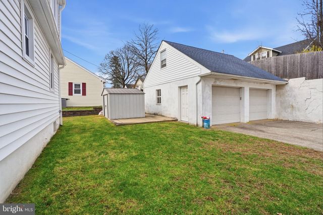 100 HILLCREST AVE, Morrisville, PA 19067