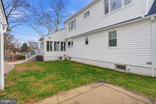 100 HILLCREST AVE, Morrisville, PA 19067