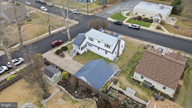 100 HILLCREST AVE, Morrisville, PA 19067