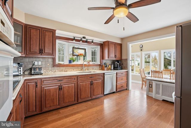 100 HILLCREST AVE, Morrisville, PA 19067