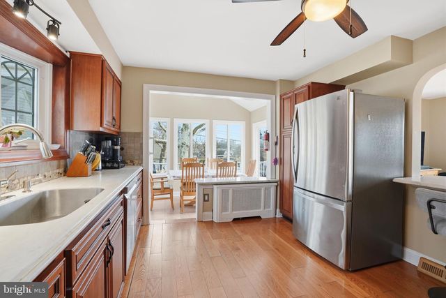 100 HILLCREST AVE, Morrisville, PA 19067