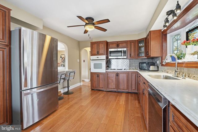 100 HILLCREST AVE, Morrisville, PA 19067