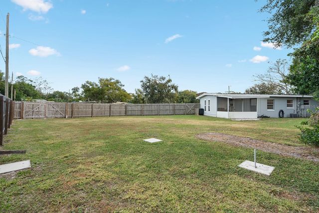 471 E 3RD STREET, Chuluota, FL 32766