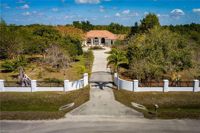 3901 60th AVE NE, Naples, FL 34120