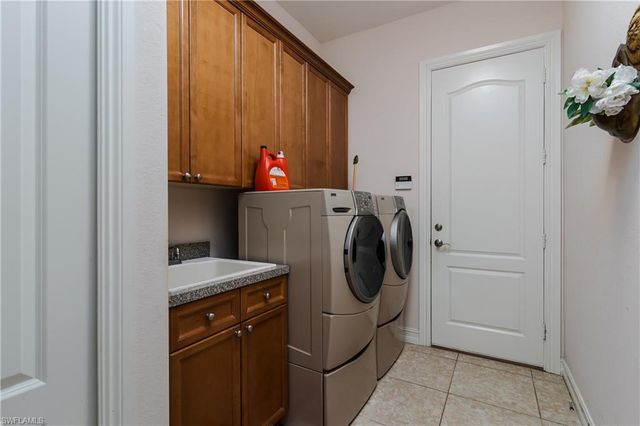 3901 60th AVE NE, Naples, FL 34120