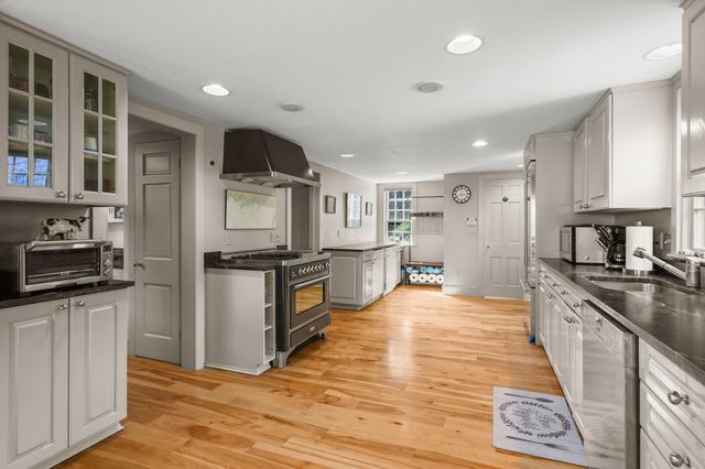 12 Mill Road, Harwich Port, MA 02646