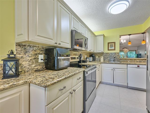 10143 Mangrove Drive 303, Boynton Beach, FL 33437