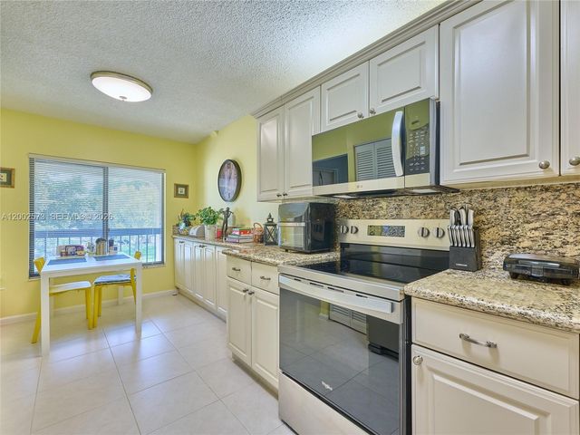 10143 Mangrove Drive 303, Boynton Beach, FL 33437