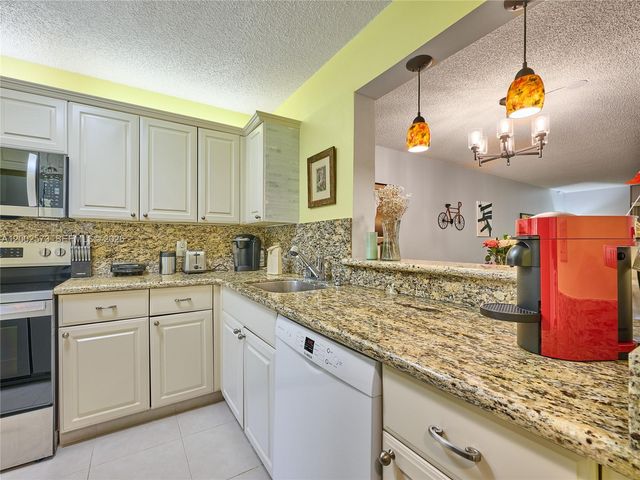 10143 Mangrove Drive 303, Boynton Beach, FL 33437