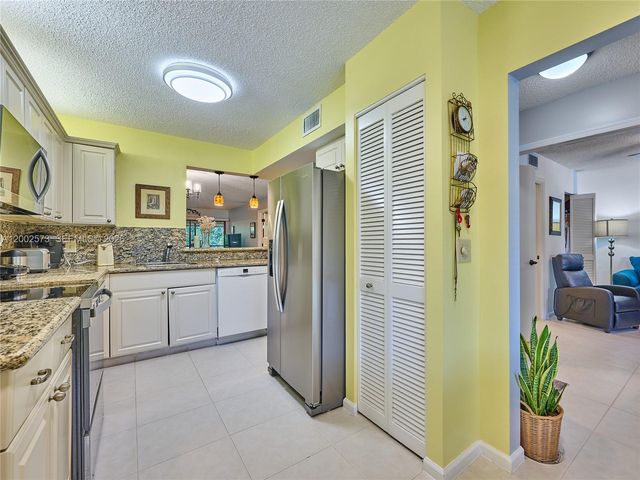 10143 Mangrove Drive 303, Boynton Beach, FL 33437