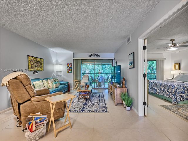 10143 Mangrove Drive 303, Boynton Beach, FL 33437