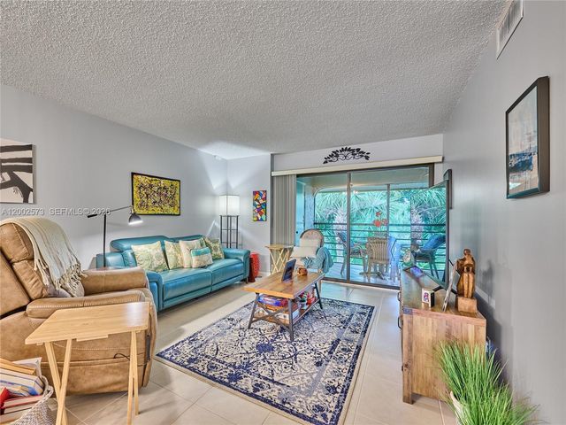 10143 Mangrove Drive 303, Boynton Beach, FL 33437