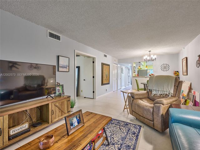 10143 Mangrove Drive 303, Boynton Beach, FL 33437