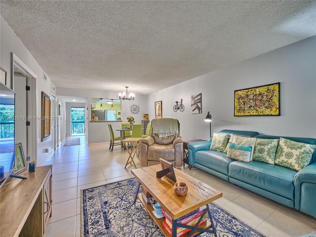 10143 Mangrove Drive 303, Boynton Beach, FL 33437
