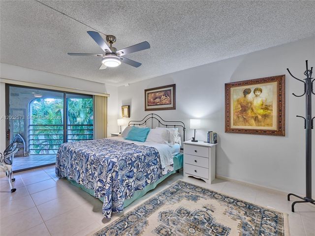 10143 Mangrove Drive 303, Boynton Beach, FL 33437