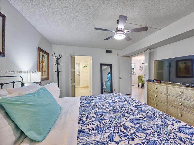10143 Mangrove Drive 303, Boynton Beach, FL 33437