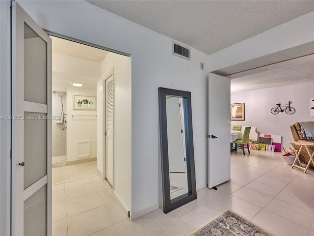 10143 Mangrove Drive 303, Boynton Beach, FL 33437