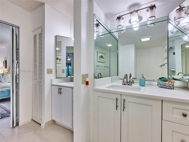 10143 Mangrove Drive 303, Boynton Beach, FL 33437