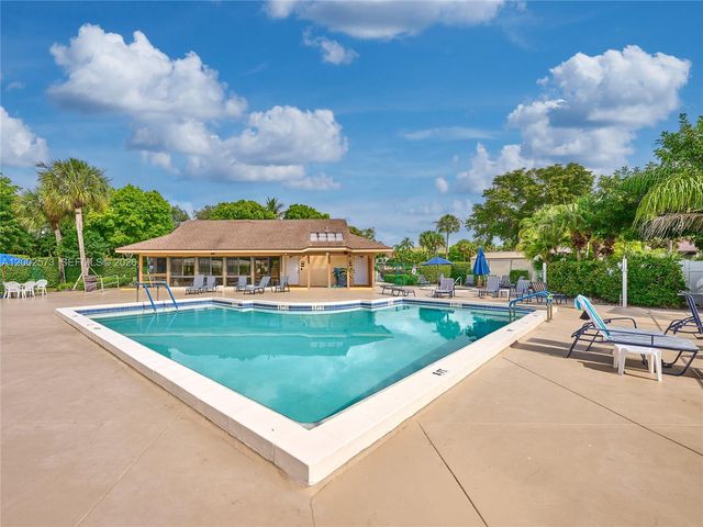 10143 Mangrove Drive 303, Boynton Beach, FL 33437