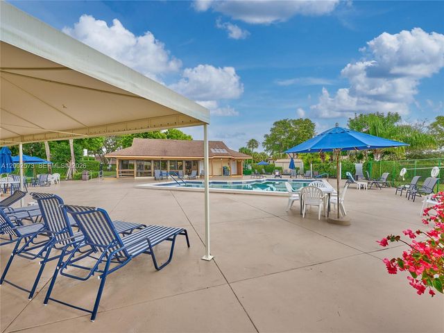 10143 Mangrove Drive 303, Boynton Beach, FL 33437