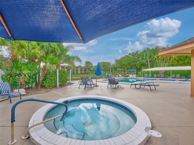 10143 Mangrove Drive 303, Boynton Beach, FL 33437