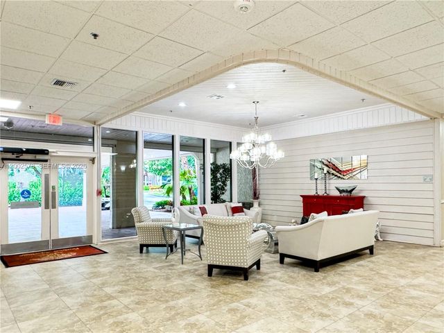 10143 Mangrove Drive 303, Boynton Beach, FL 33437
