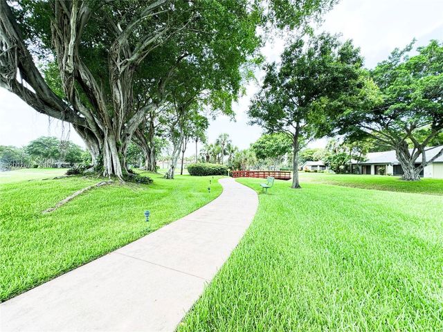 10143 Mangrove Drive 303, Boynton Beach, FL 33437