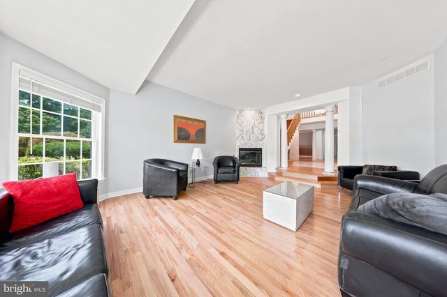 261 E KINGS HWY, Audubon, NJ 08106
