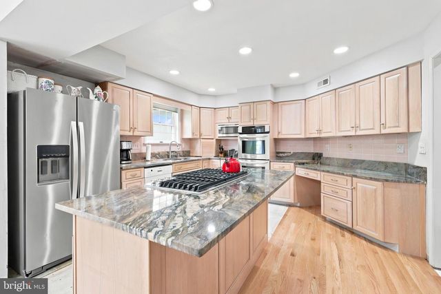 261 E KINGS HWY, Audubon, NJ 08106