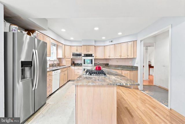 261 E KINGS HWY, Audubon, NJ 08106