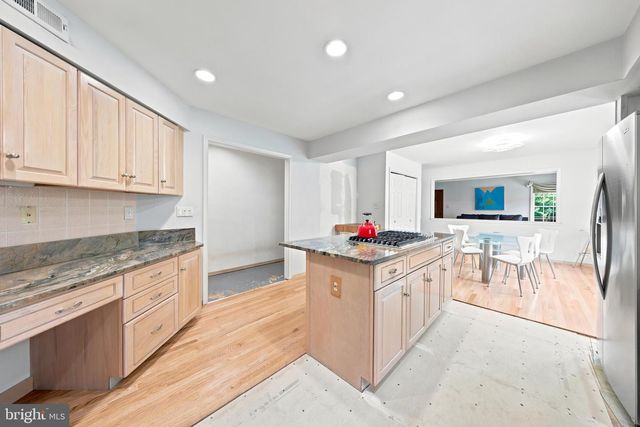 261 E KINGS HWY, Audubon, NJ 08106