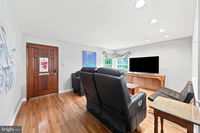 261 E KINGS HWY, Audubon, NJ 08106