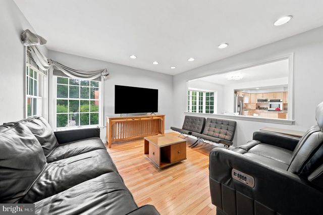 261 E KINGS HWY, Audubon, NJ 08106