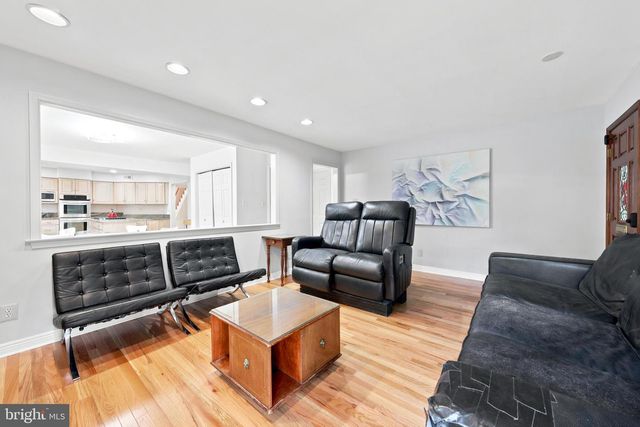 261 E KINGS HWY, Audubon, NJ 08106