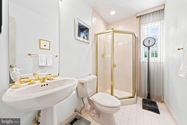 261 E KINGS HWY, Audubon, NJ 08106