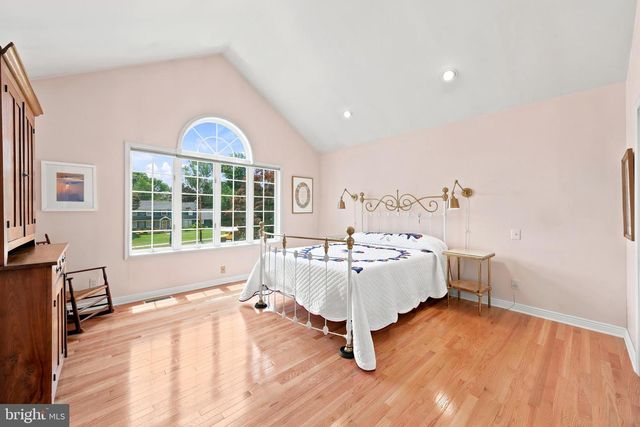 261 E KINGS HWY, Audubon, NJ 08106