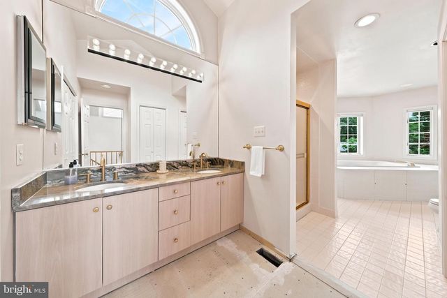 261 E KINGS HWY, Audubon, NJ 08106