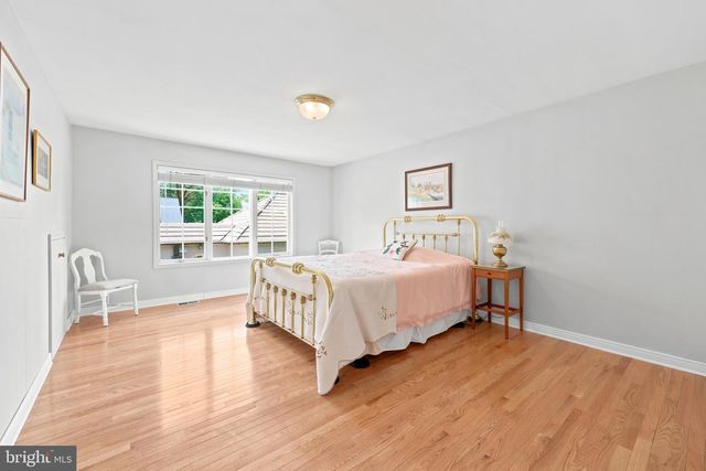 261 E KINGS HWY, Audubon, NJ 08106