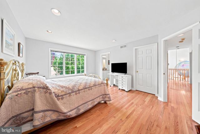 261 E KINGS HWY, Audubon, NJ 08106