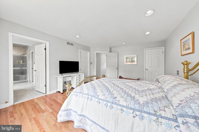 261 E KINGS HWY, Audubon, NJ 08106