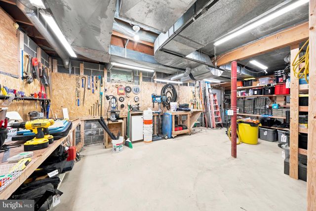 261 E KINGS HWY, Audubon, NJ 08106