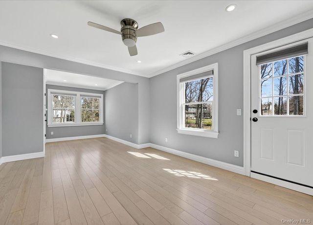 27 Pacific Avenue, Nanuet, NY 10954